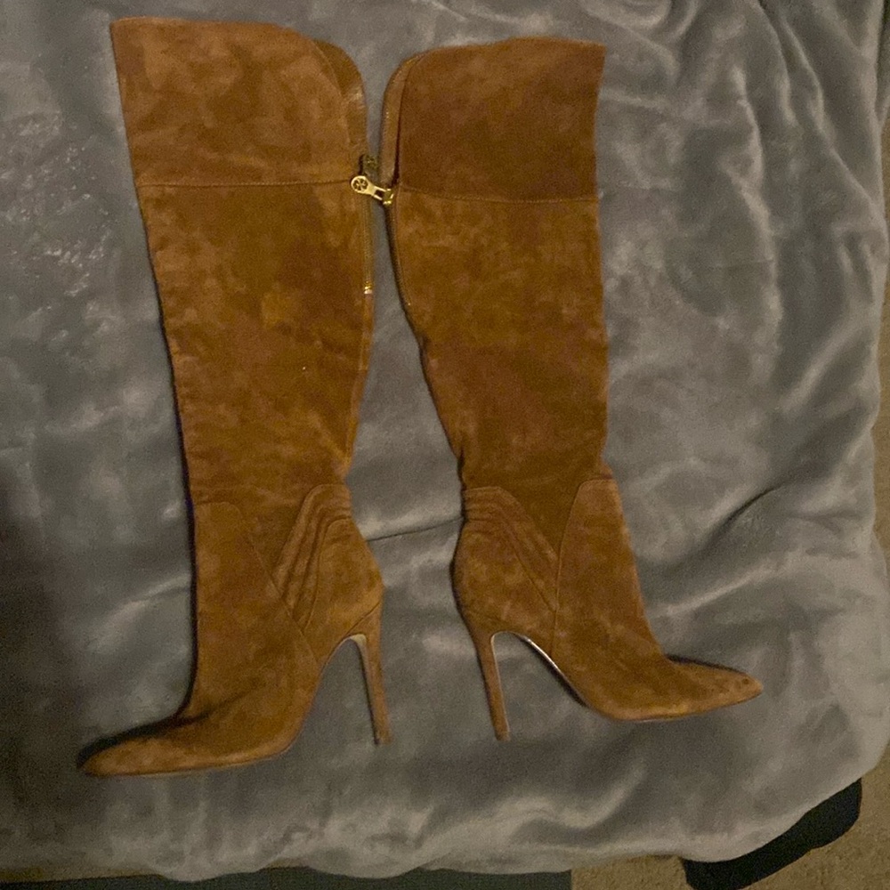 Size 5 heel boots, often worn, bottom of shoe dirty